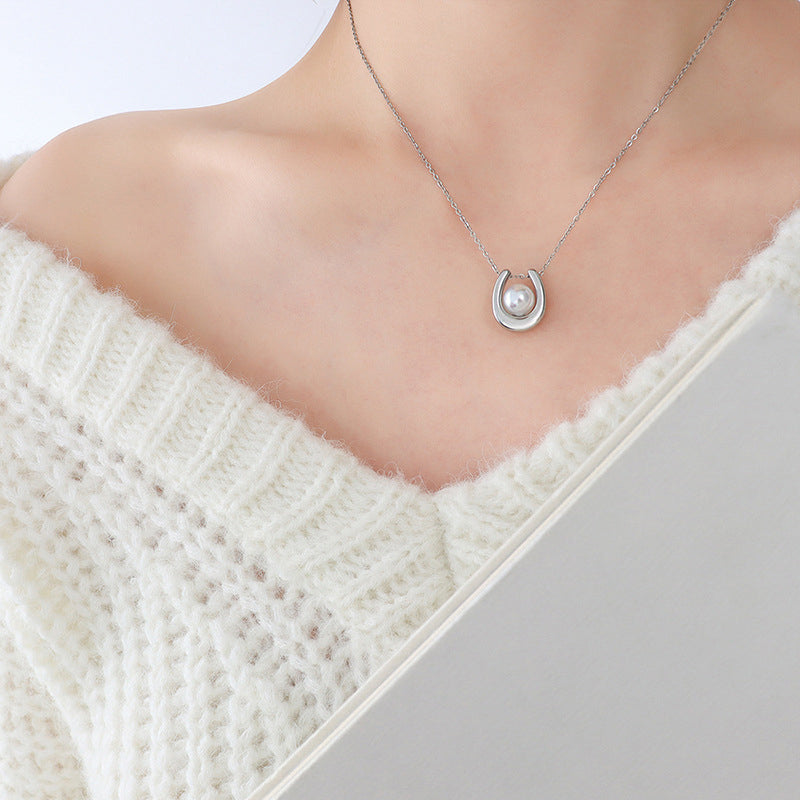 U Shaped Pearl Pendant Necklace