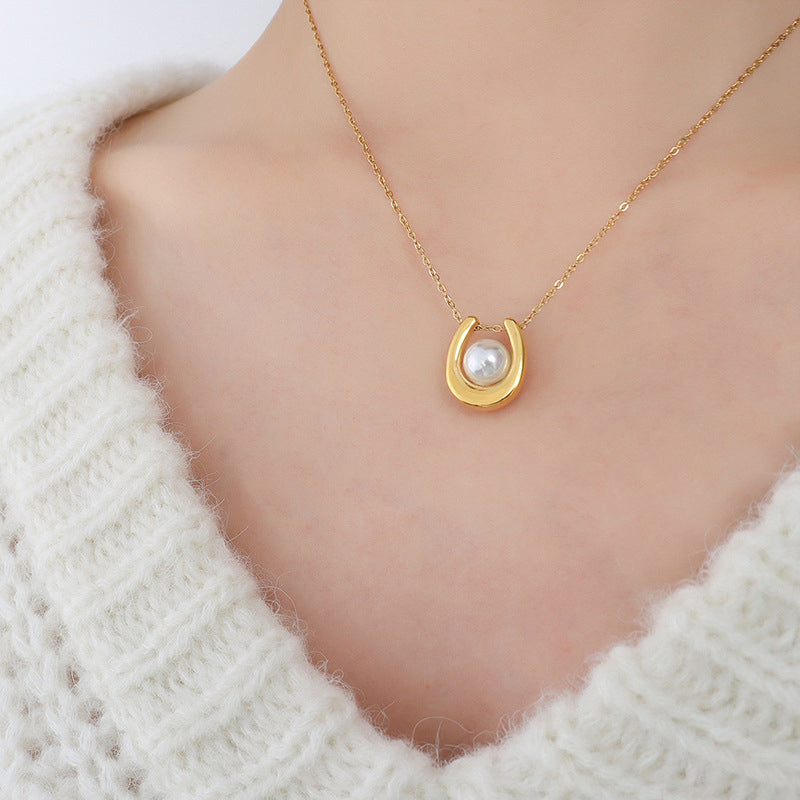 U Shaped Pearl Pendant Necklace