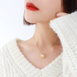 U Shaped Pearl Pendant Necklace