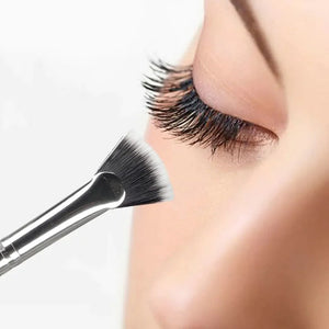 Angled Fan-shaped Eyelash Brush