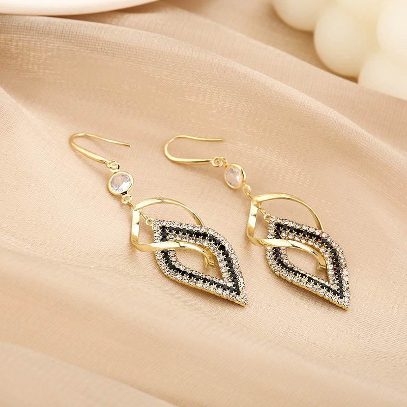 Rhombus Earrings With Diamonds