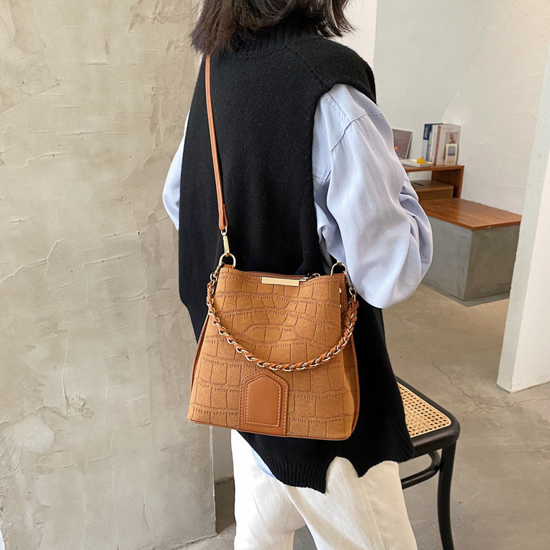 Women Western style bucket bag