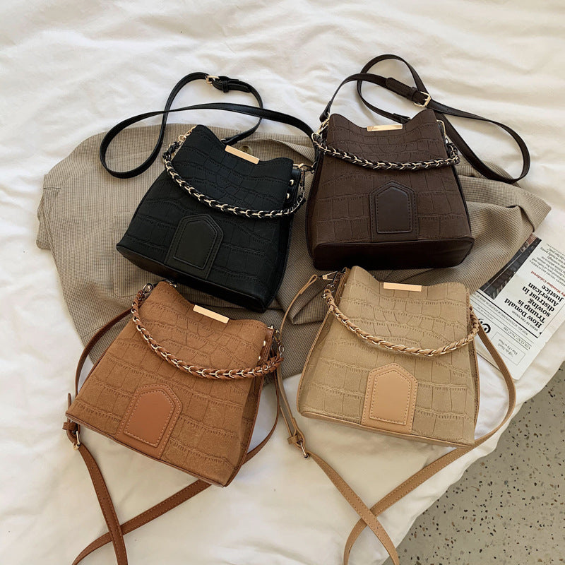 Women Western style bucket bag