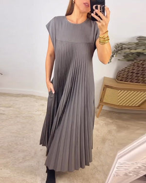 Sleeveless pleated simple solid color dress